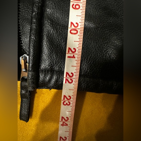 Armani leather jacket gently used - Picture 9 of 16